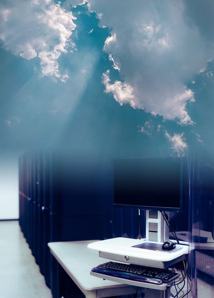 Ein Bild auf dem ein Computer und eine Wolke ineinander verlaufen